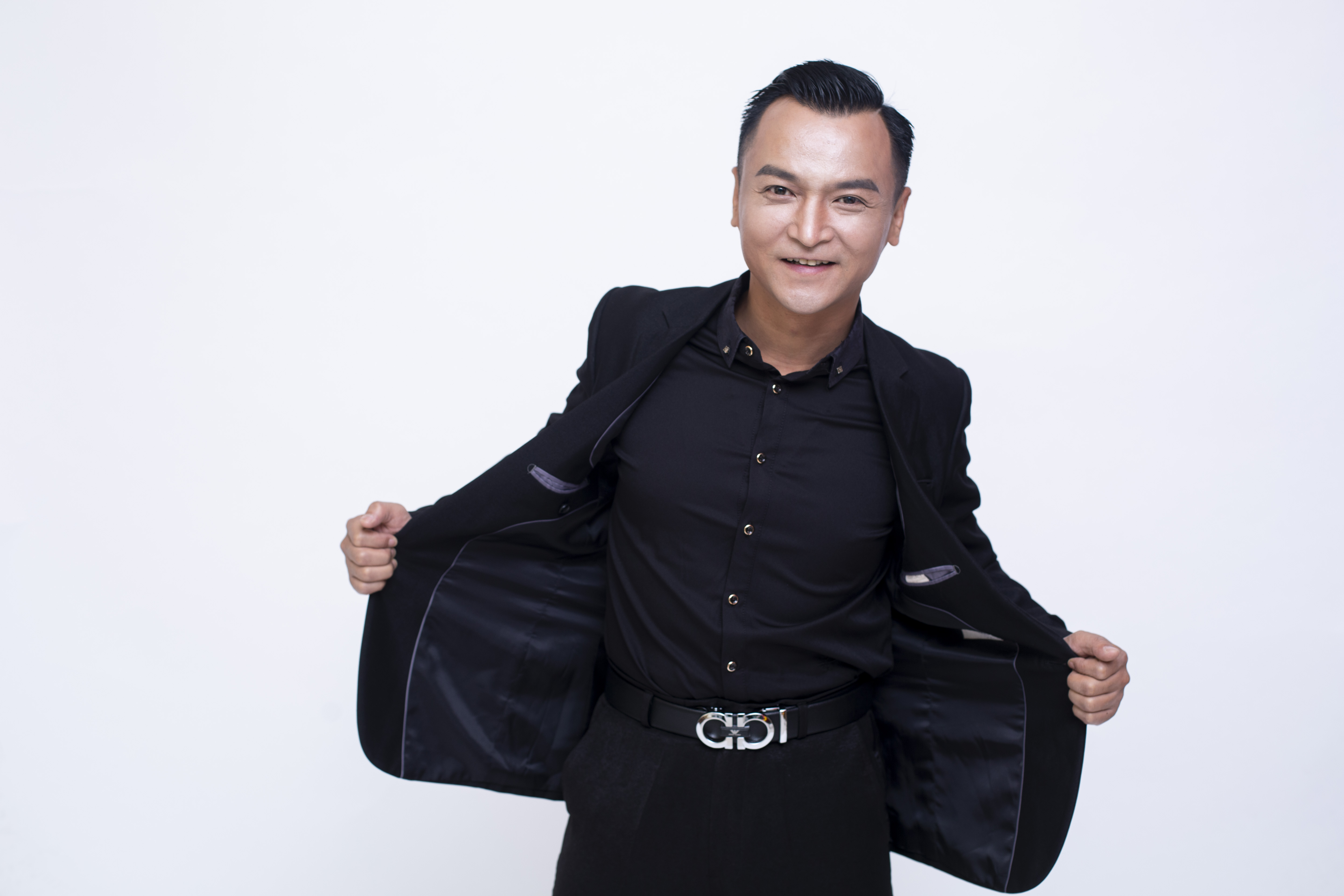  p data-id="gnxb8qr8uf">江东,11月7日出生于山东聊城,歌手.