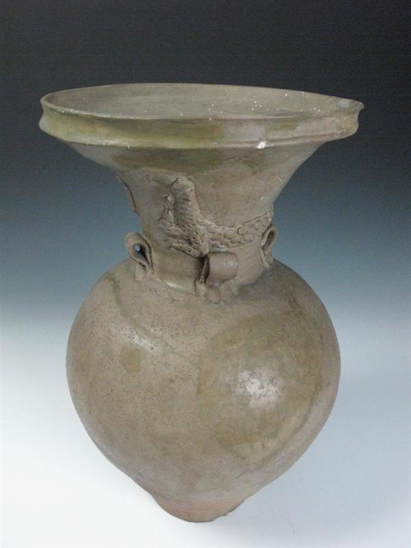 唐越窑青瓷堆贴蟠龙纹罂