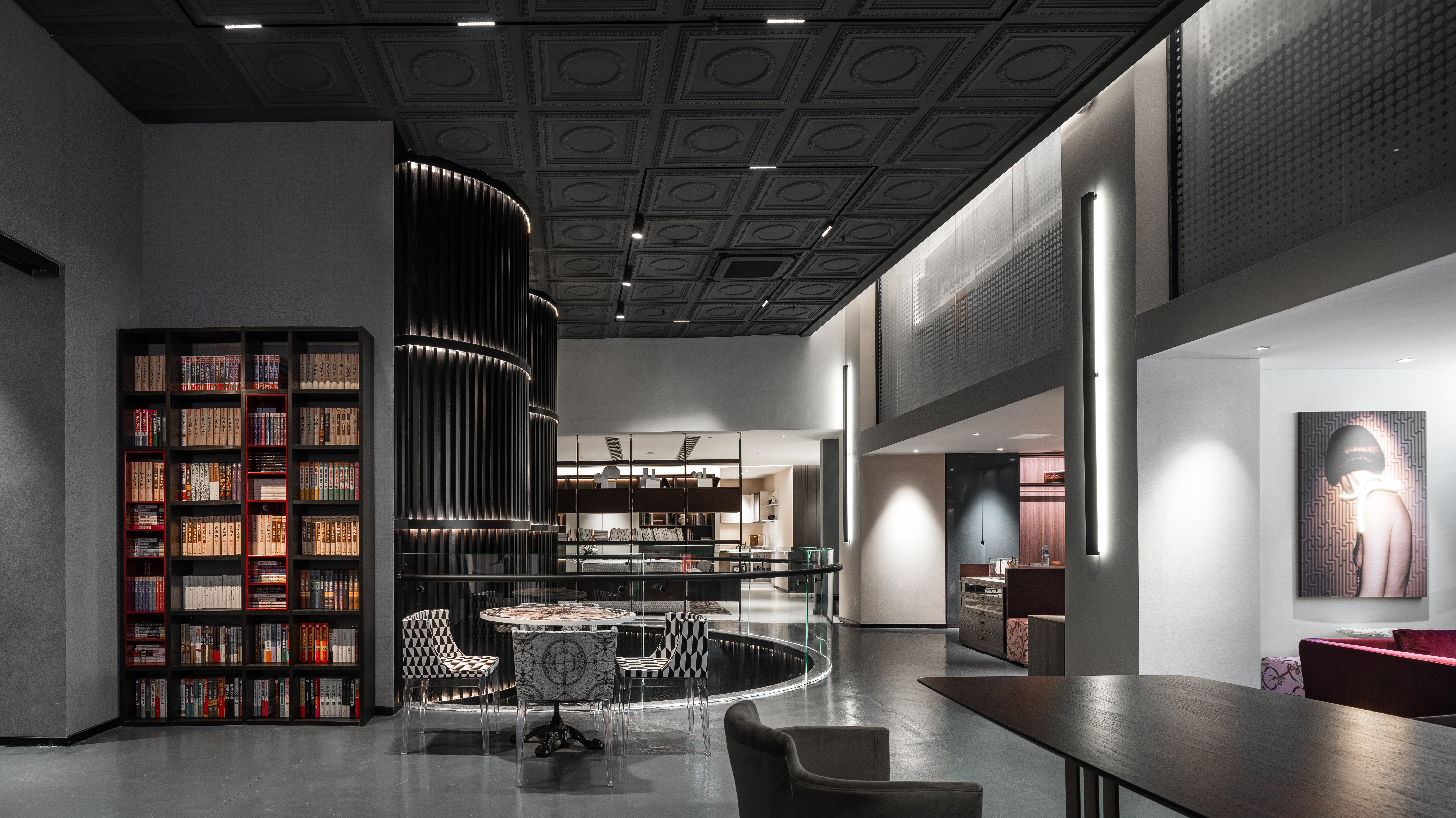 男,中国建筑文化研究会陈设艺术专业委员会特聘讲师,博洛尼设计总监