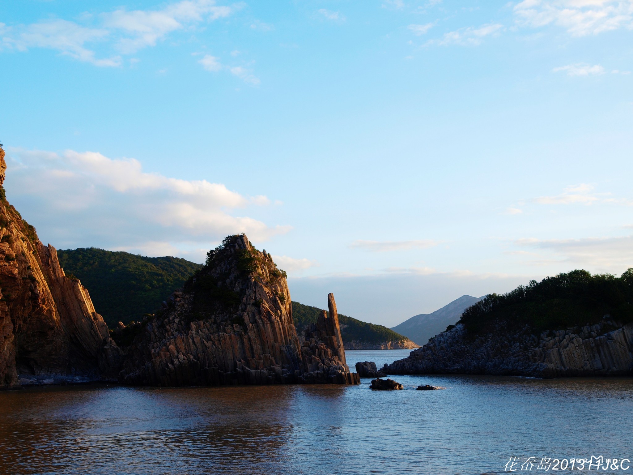  p>花岙岛位于 a target="_blank" href="/item/浙江省/190275" data