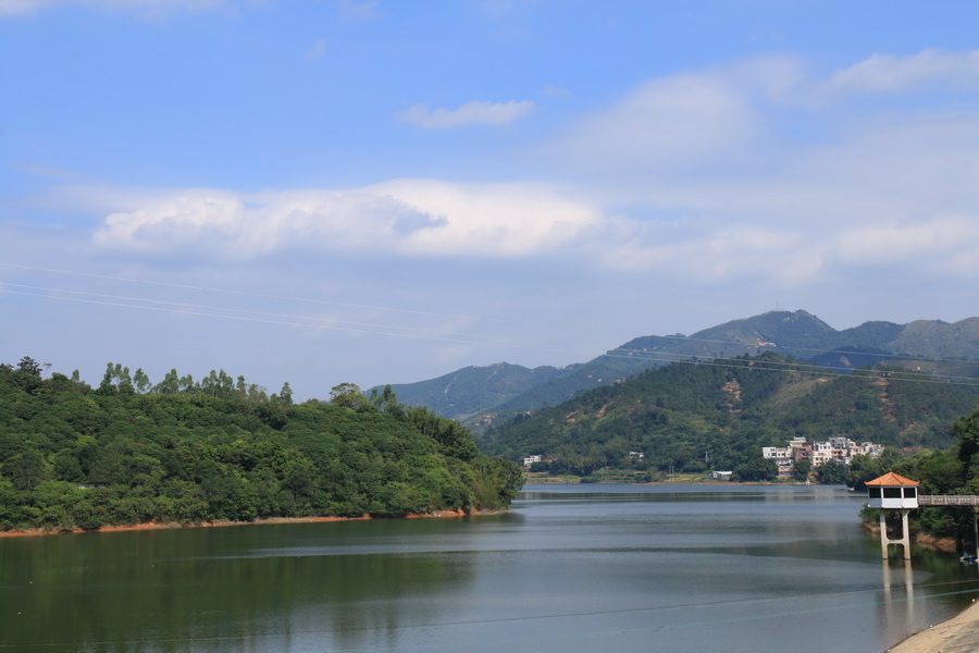 是广东信宜市仅次于尚文水库的第二大水库,在信宜市城东偏北9公里
