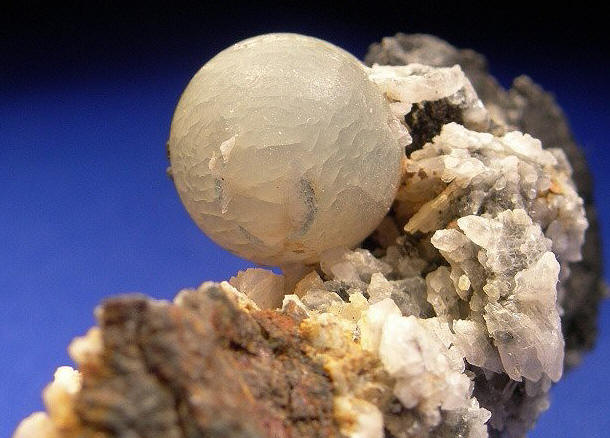  p>银星石常见的 a href="#">磷酸盐 /a> a href="#">矿物 /a>,为含水