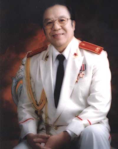  p>《共和国之恋》是2000年 a target="_blank" href="/item/杨洪基