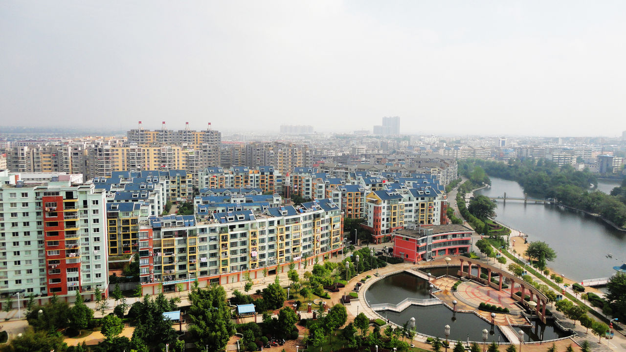  p>西湖绿洲是抚州首座大型园林水景住宅社区,整个项目占地360亩.