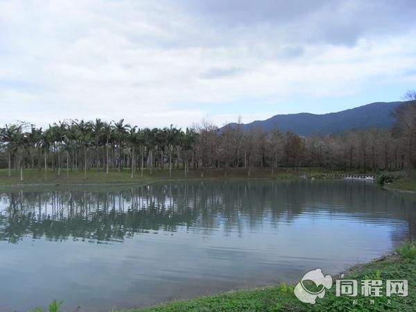  p data-id="gnx15sz65m">梦幻湖是位于中国台湾省台北市北投区的一个