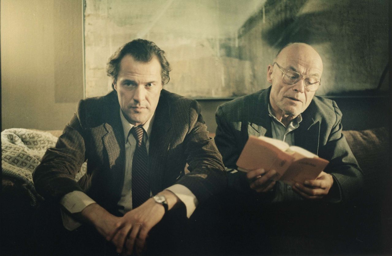  p>《窃听风暴》是由 a href="#" data-lemmaid="4930746">弗洛里安