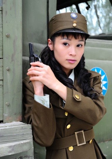 于浙江省金华市浦江县,毕业于浙江省艺术学院越剧表演班,中国女演员
