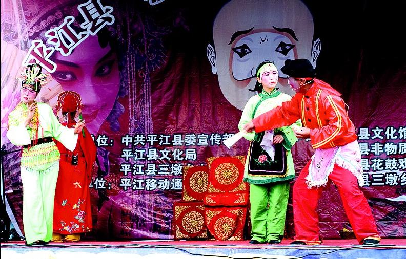  p>平江花灯戏在民间被称为灯戏,流行于 a href="#">湖南 /a> a href=