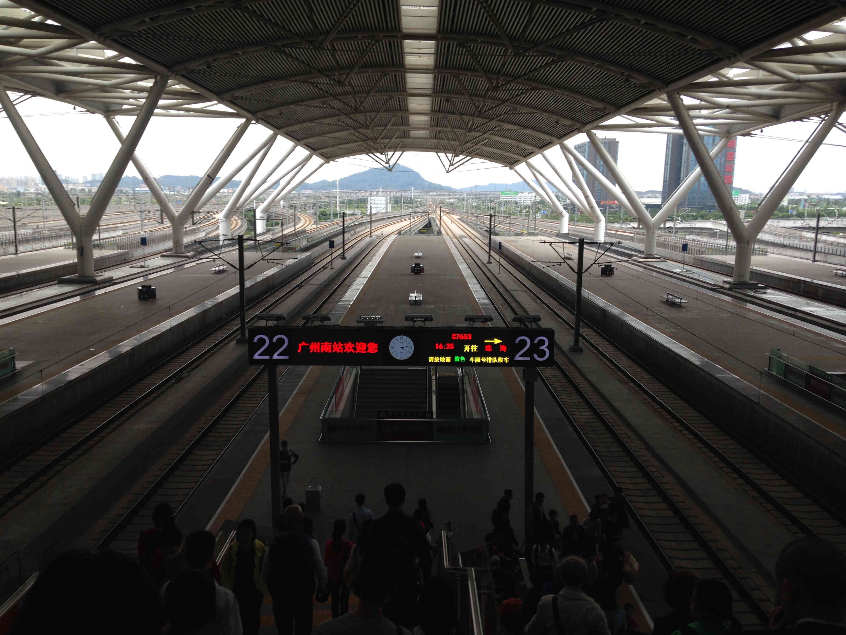 p>广州南站(guangzhounan railway station),位于中国 a target="