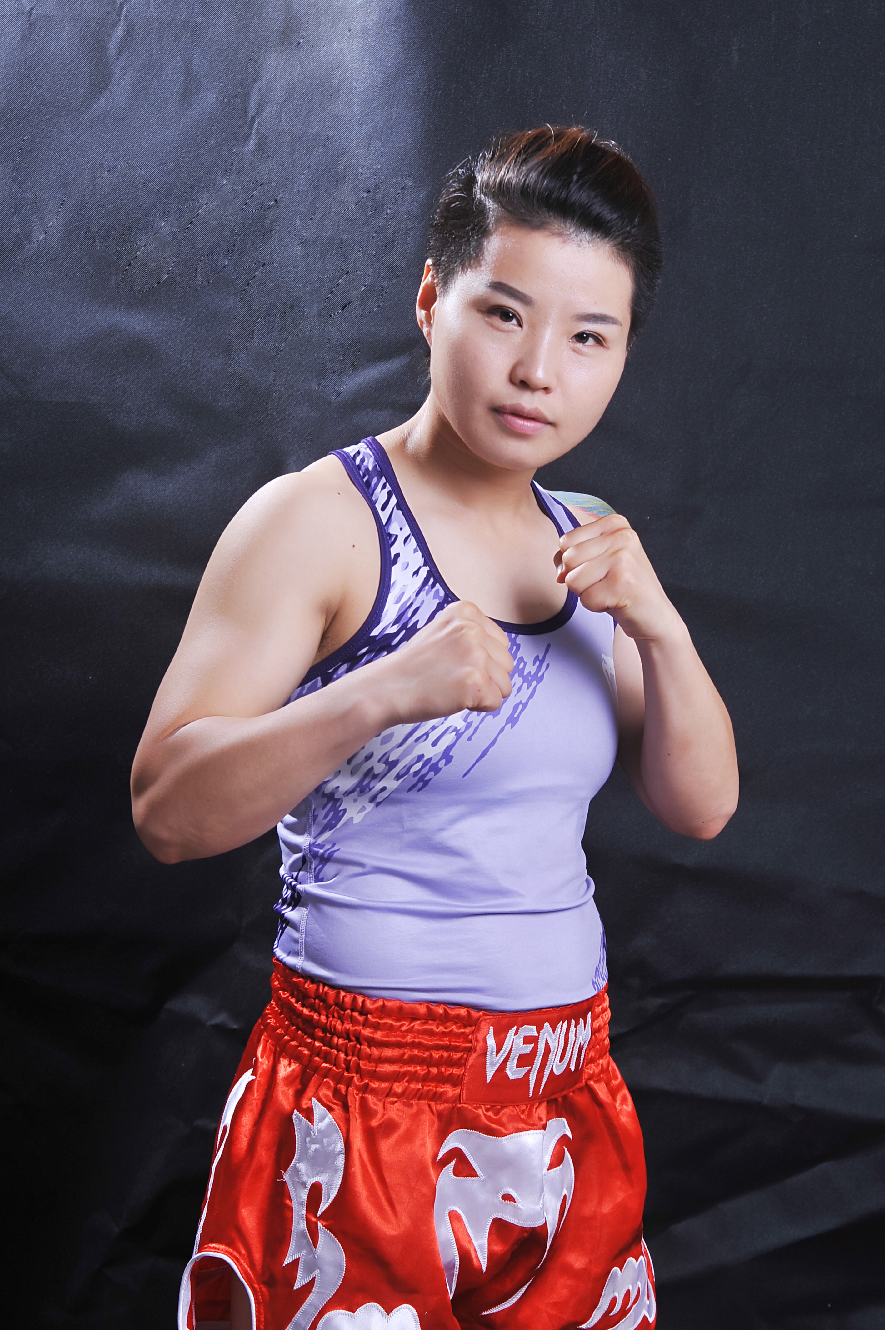 女,中国搏击运动员,曾获2006年全国"武术之乡"散打比赛48kg级冠军