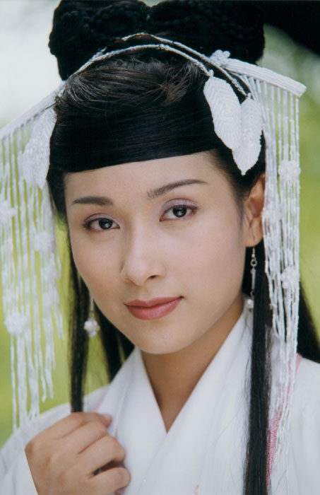 白羽彤,女,2002年电视剧《大醉侠》中的人物