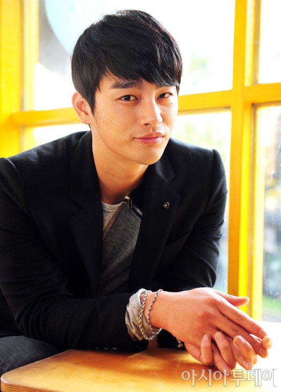  p>徐仁国(         ),1987年10月23日出生于韩国 a target="_blank"