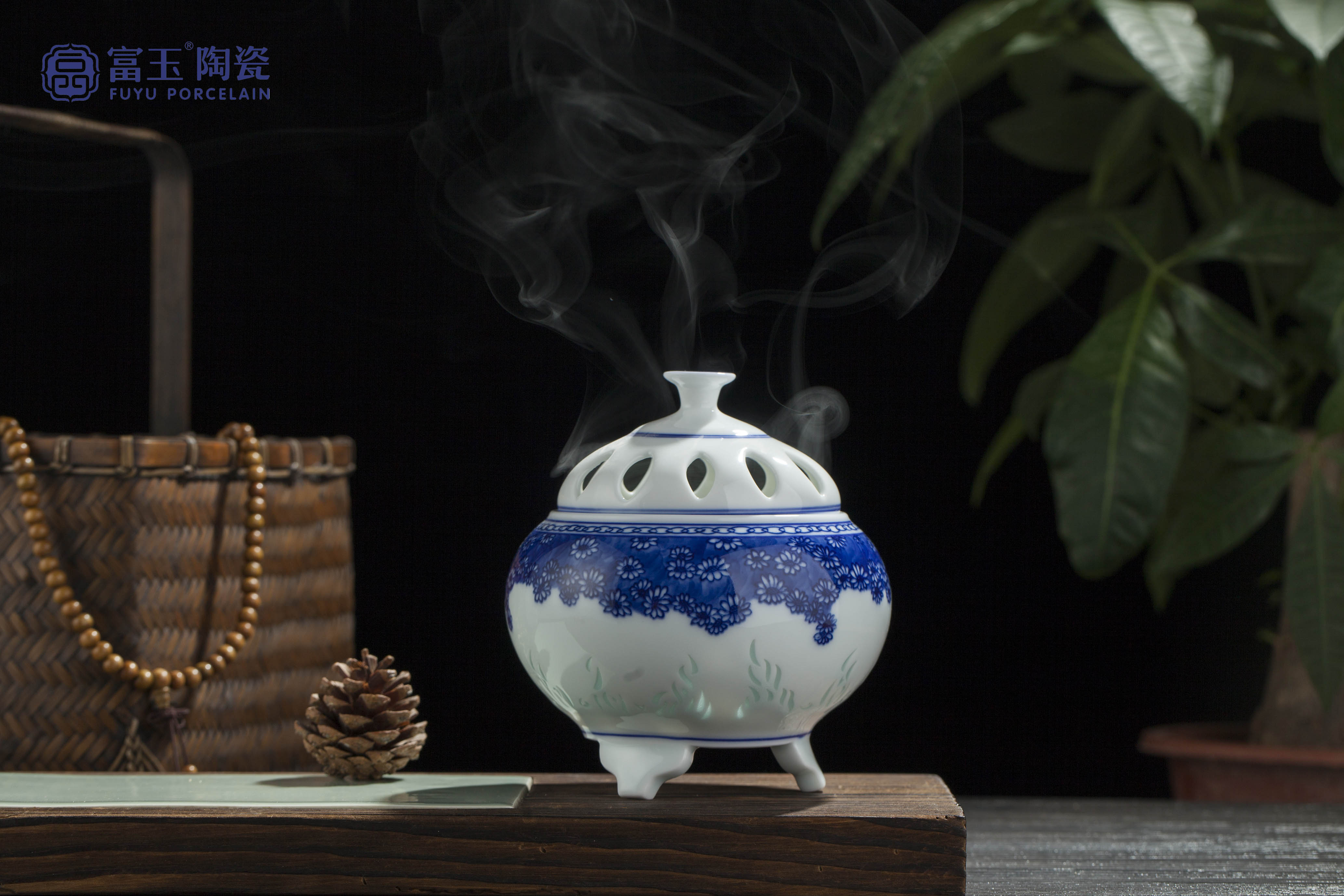 景德镇青花玲珑瓷