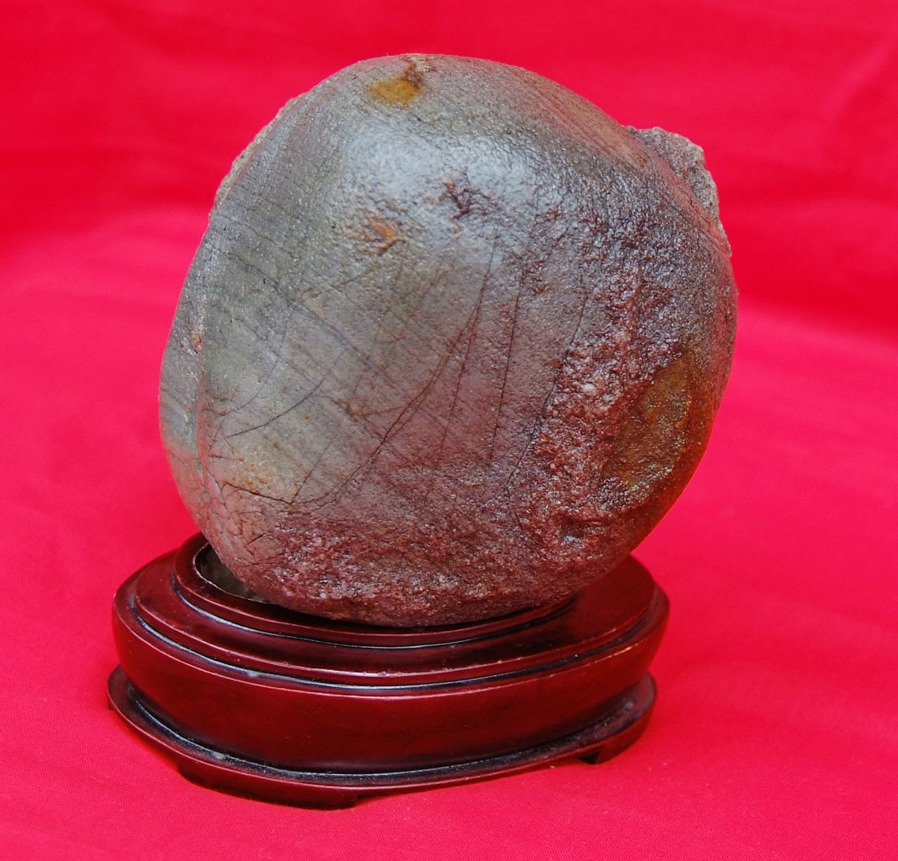 主要品种为 玛瑙,水晶,玉髓