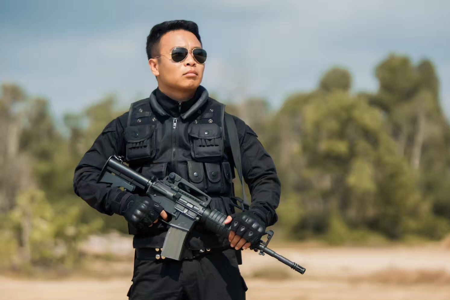  p>张浩,中国内地男演员,导演,歌手.