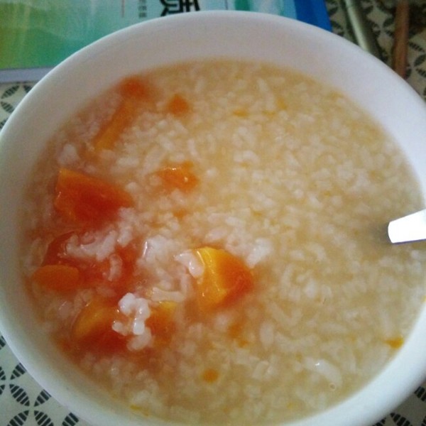  p>木瓜粥具有平肝和胃,舒筋活洛,软化血管,抗菌消炎,抗衰养颜,抗癌