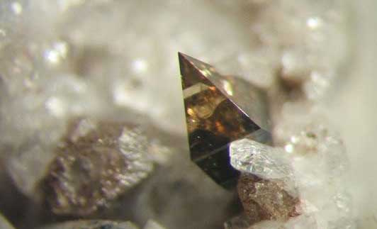  p>锐钛矿(anatase;octahedrite)是 a href="#" data-lemmaid="513513