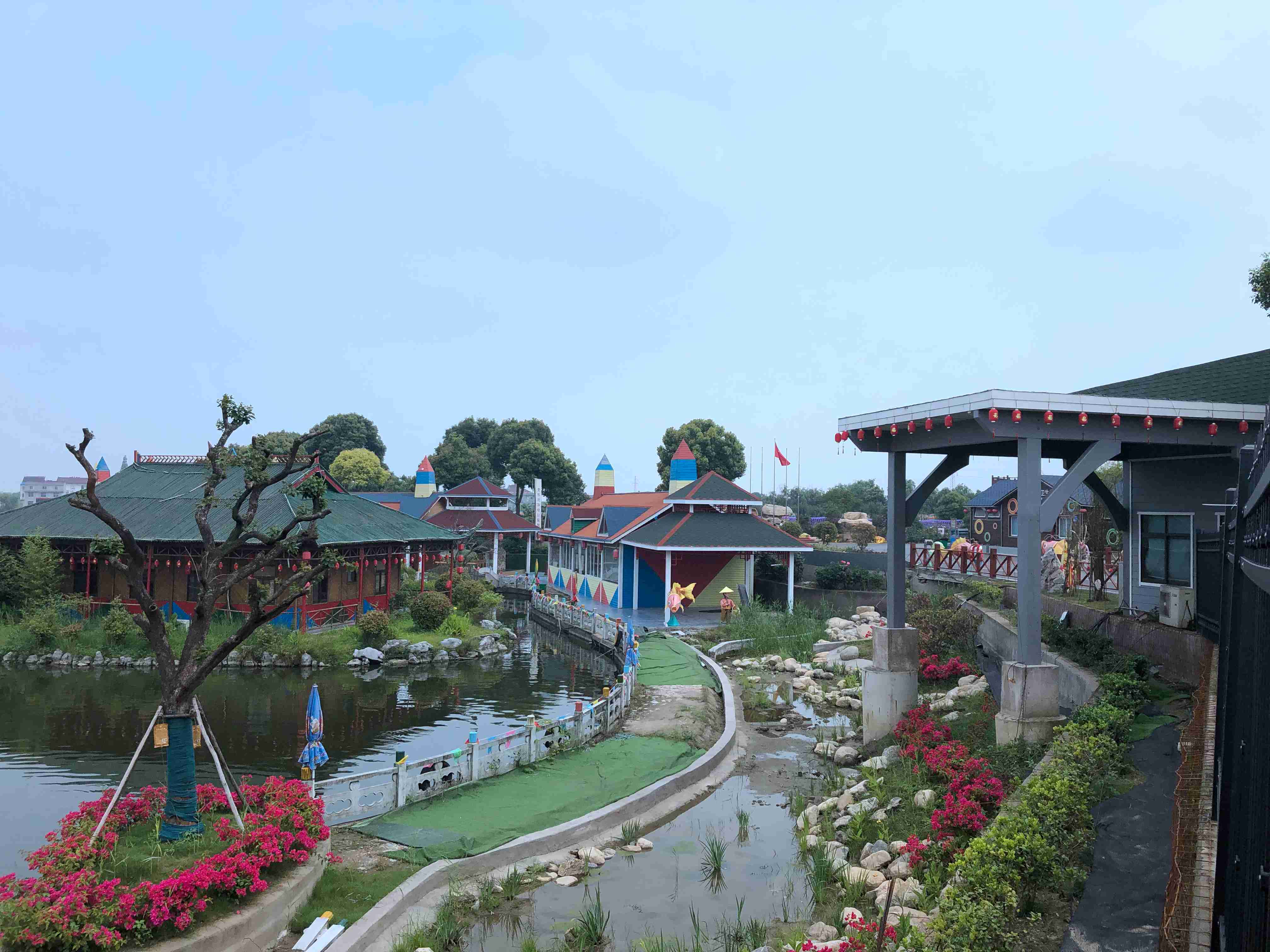  p data-id="gnbdmslcgb">小南湖是位于江苏省泰兴市黄桥镇祁巷村的