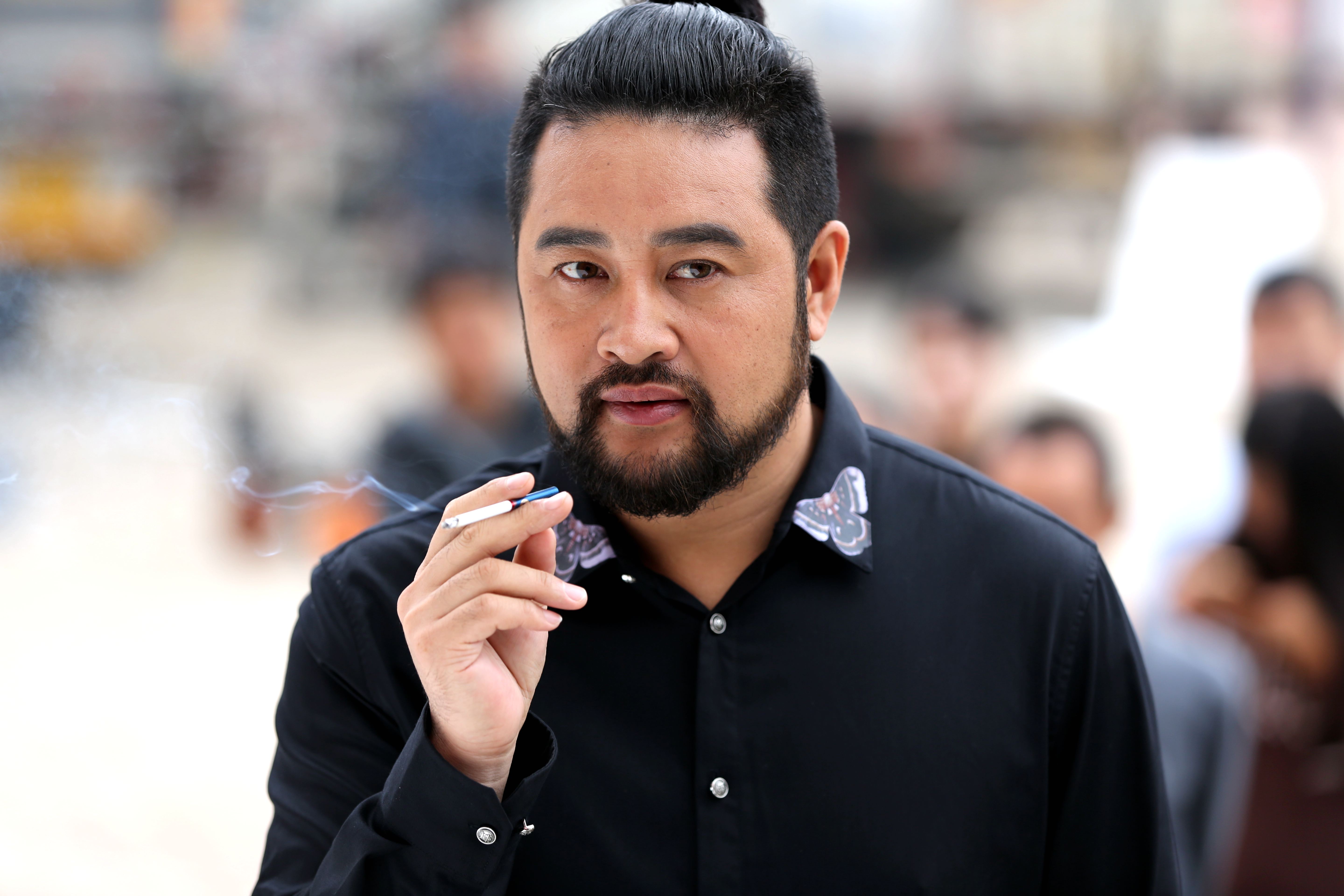 年3月15日出生于黑龙江省五常市,毕业于北京电影学院,中国内地男演员