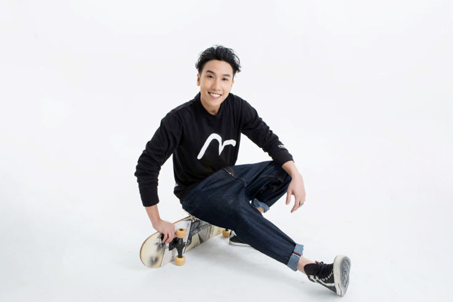  p>陈乐基(rocky chan),1985年4月16日出生于中国香港,中国香港男歌手