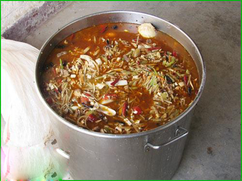  p>泔水,英文是swill,hogwash,又称潲(shào)水或馊水,指饭馆,家庭在