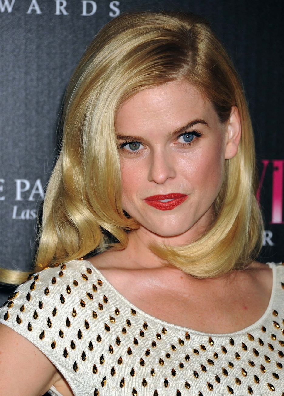  p>爱丽丝·伊芙 i>(alice eve) /i>,1982年2月6日出生于英国伦敦