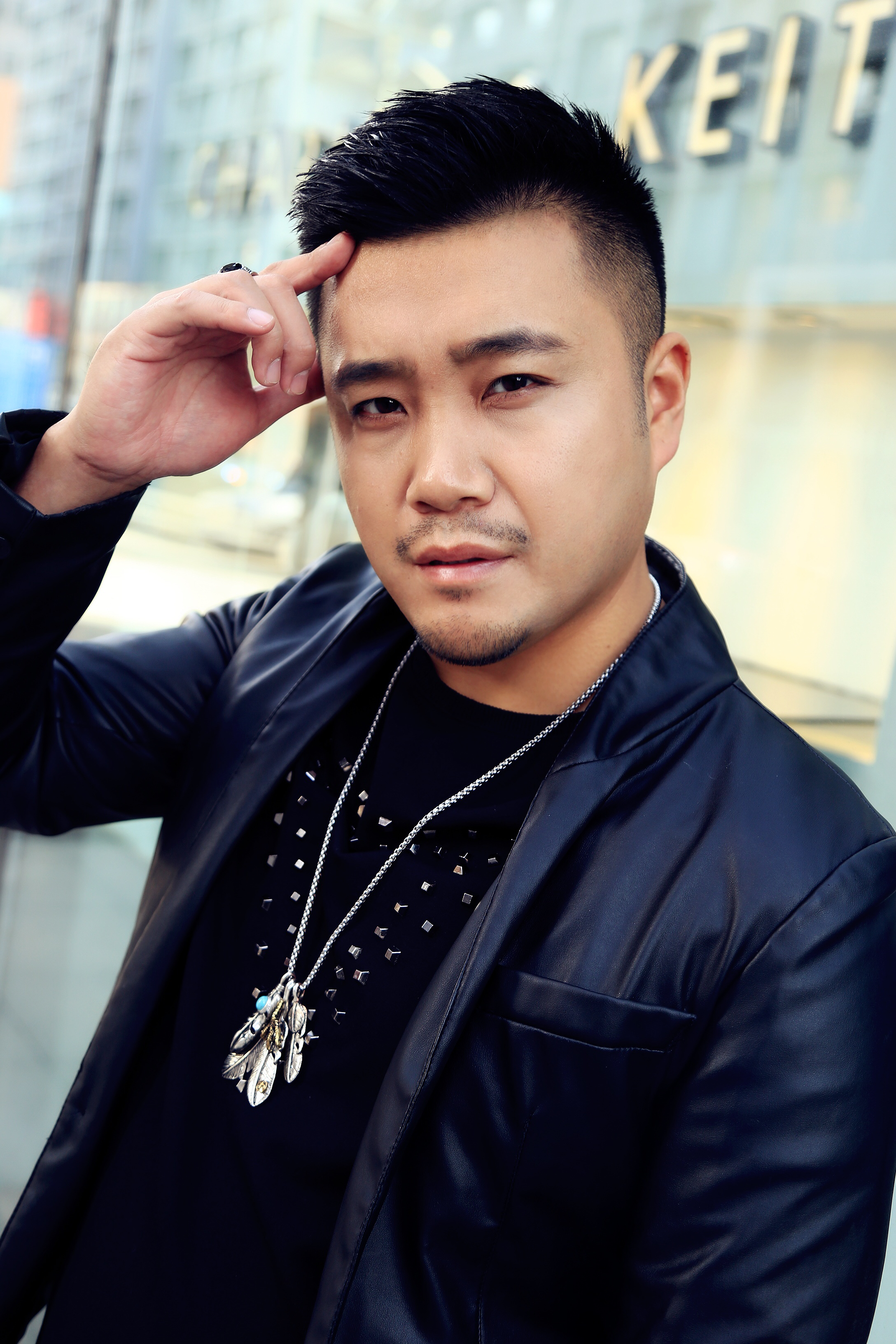  p>贲小伟,10月3日出生于吉林省四平市,中国内地男演员,原创歌手音乐