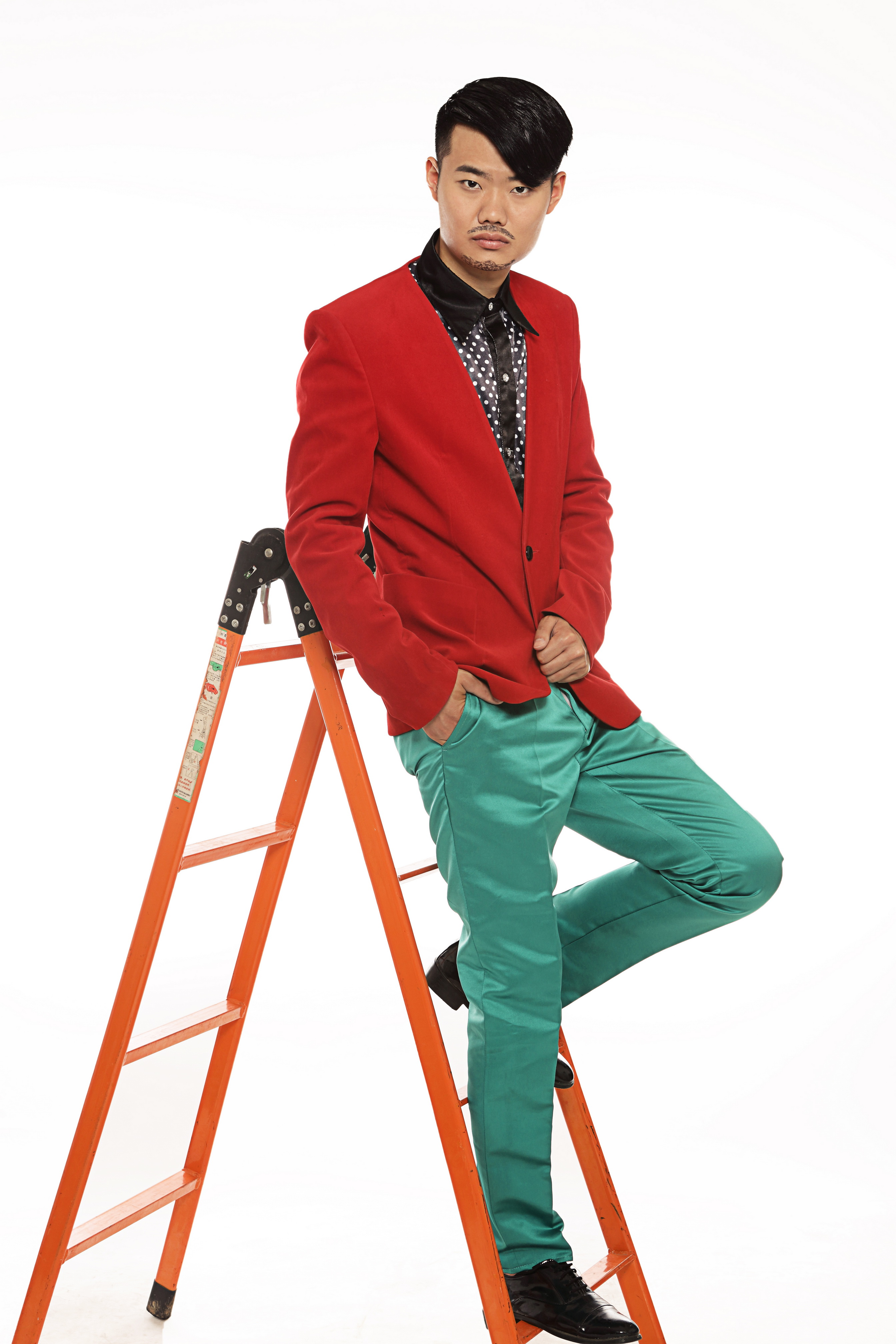 官羽以极具辨识度的 a target="_blank" href="