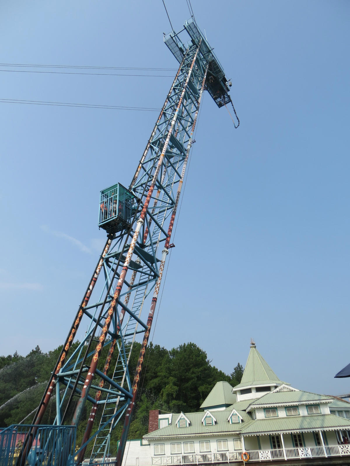  p>蹦极( b> i>bungee jumping /i> /b>),也叫机索跳,白话叫 a target