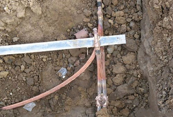  p>井型电极是指在输电工程施工中的一种电极垂直埋设的方式.