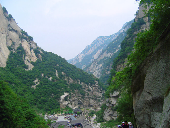  p>黄甫峪在 a target="_blank" href="/item/华山峪/10995001" data