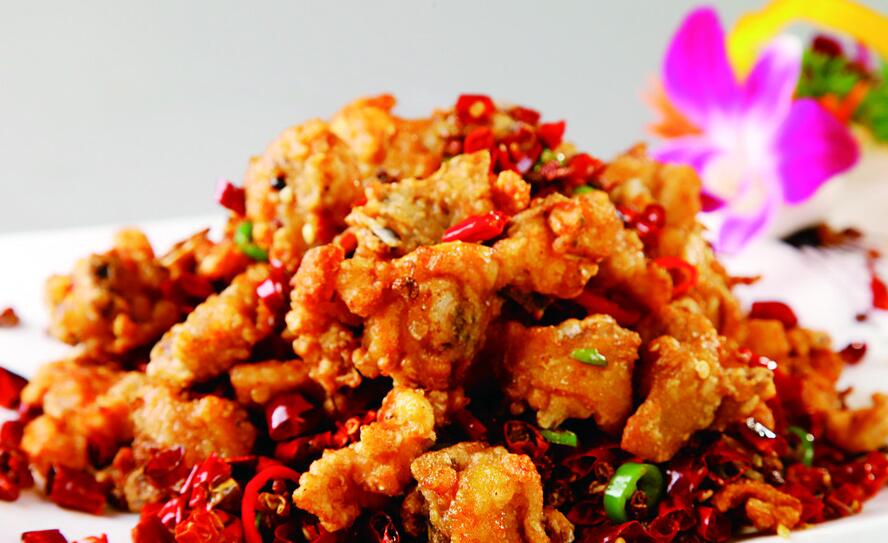  p>爆炒辣子鸡是一道以三黄鸡一只和干辣椒,花椒若干(干椒也可以)