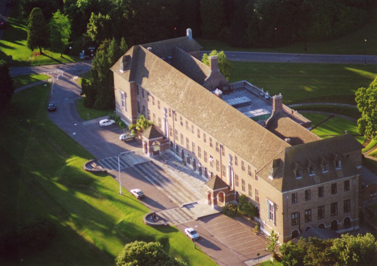  p>埃克塞特大学(university of exeter),又名埃克斯特大学,是一所