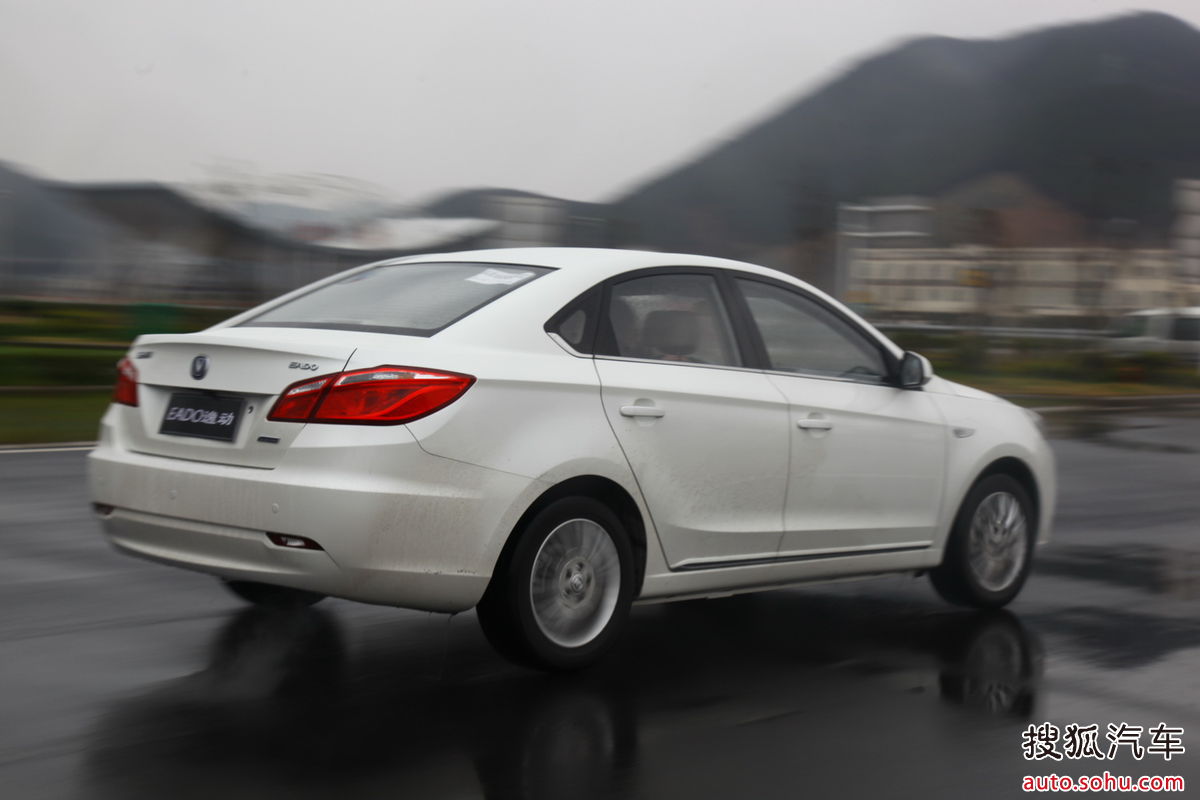  p></p></a>逸动(eado)是 a target="_blank" href="/item/长安汽车/1617266"