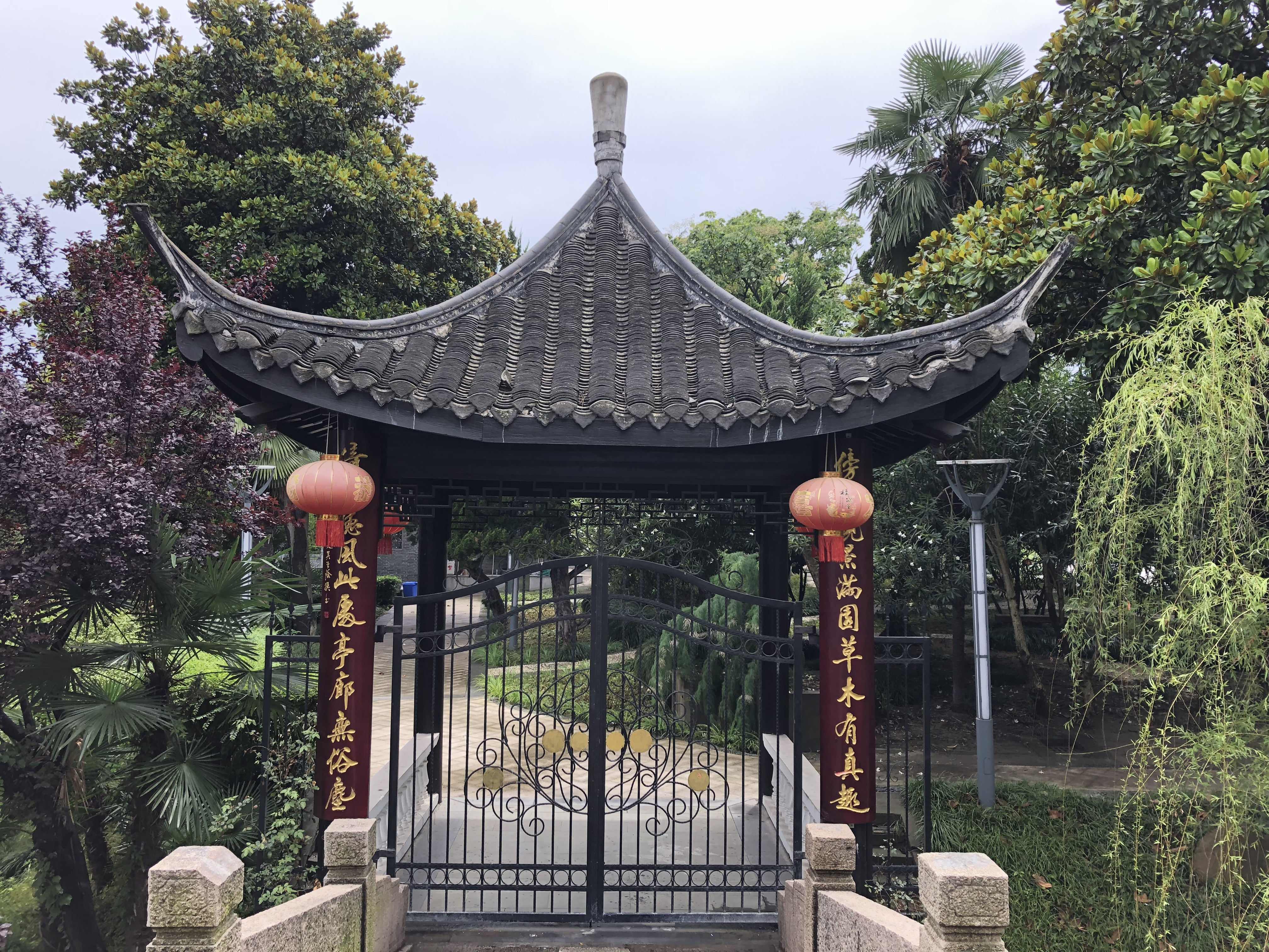  p>黄桥人民公园始建于1952年,位于泰兴市黄桥镇东进中路与致富路交叉