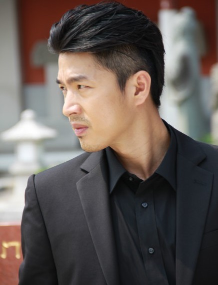  p>李威(leewei),1980年7月9日出生于中国台湾台北市,中国男演员,歌手