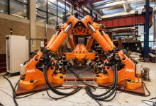 由代大研制的六面施力(100吨)设备The Hexapod