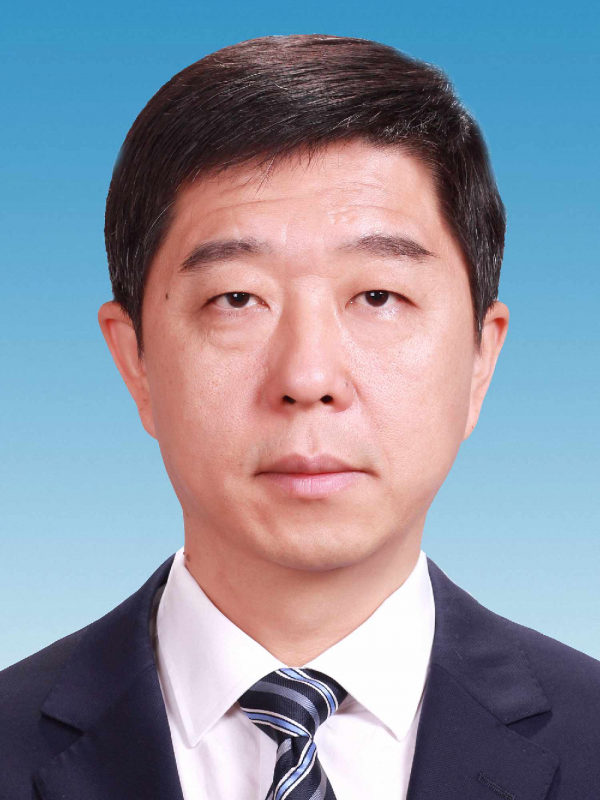  p>鄂宏达,男,满族,1973年1月生,辽宁凤城人,1994年7月参加工作,1992