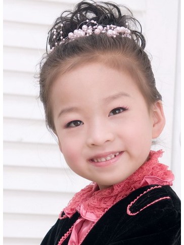  p>《雪宝宝》是中国内地童星石雪的一首单曲,发行当日受到了无数小