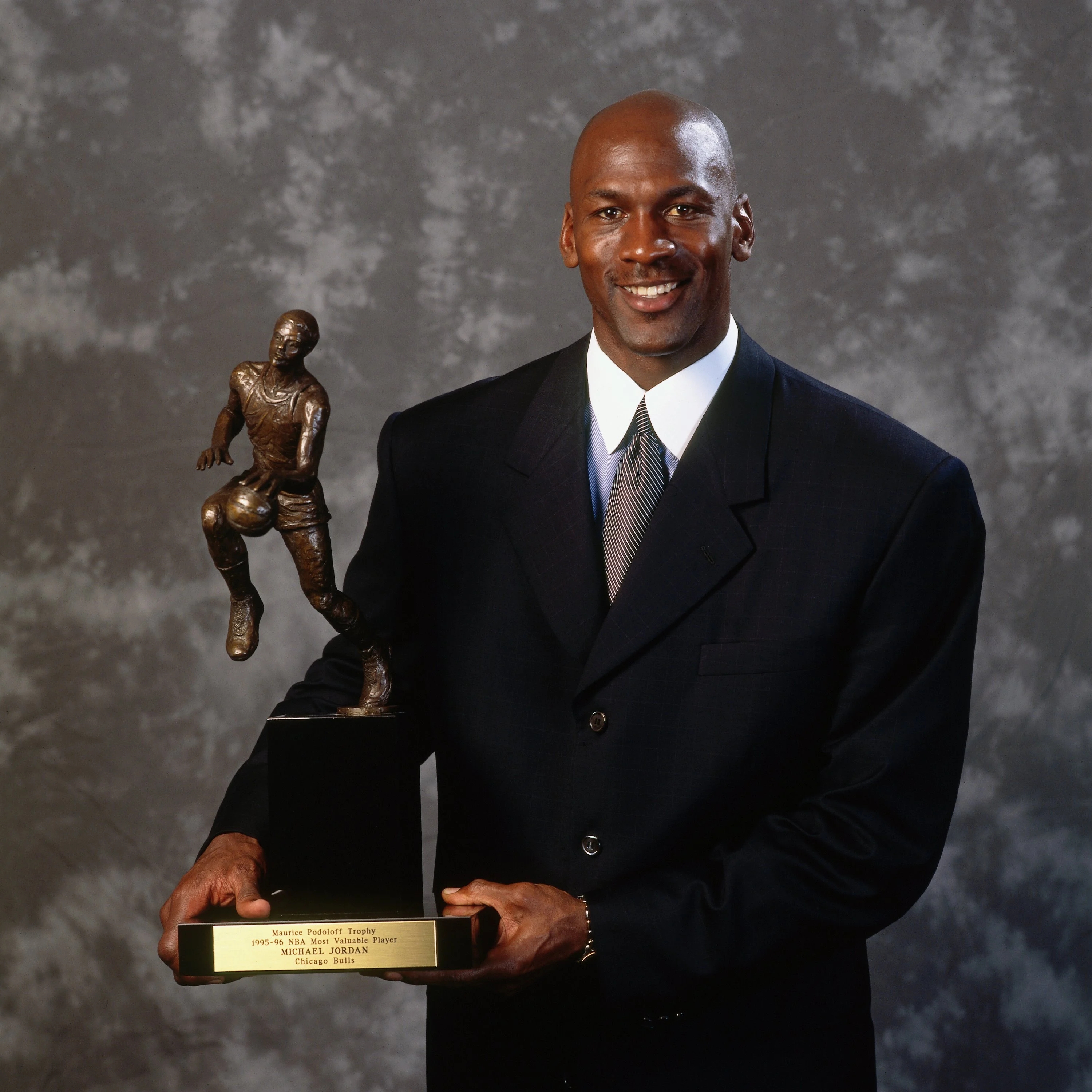 p>迈克尔·乔丹(michael jordan,全名迈克尔·杰弗里·乔丹(michael