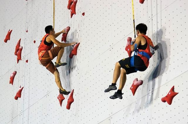 climbing)是一项在天然岩壁或人工岩壁上进行的向上攀爬的运动项目