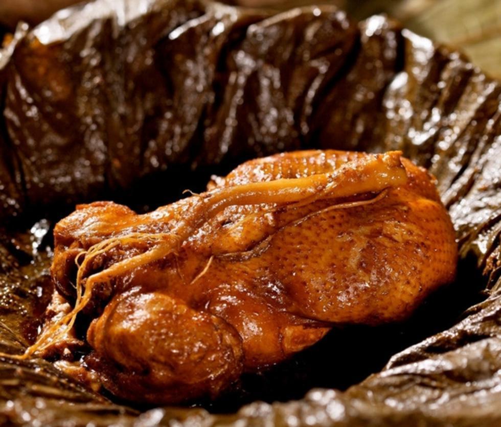  p>叫化小鸡是一道美食.制作材料主要有母鸡,洋葱等. /p>