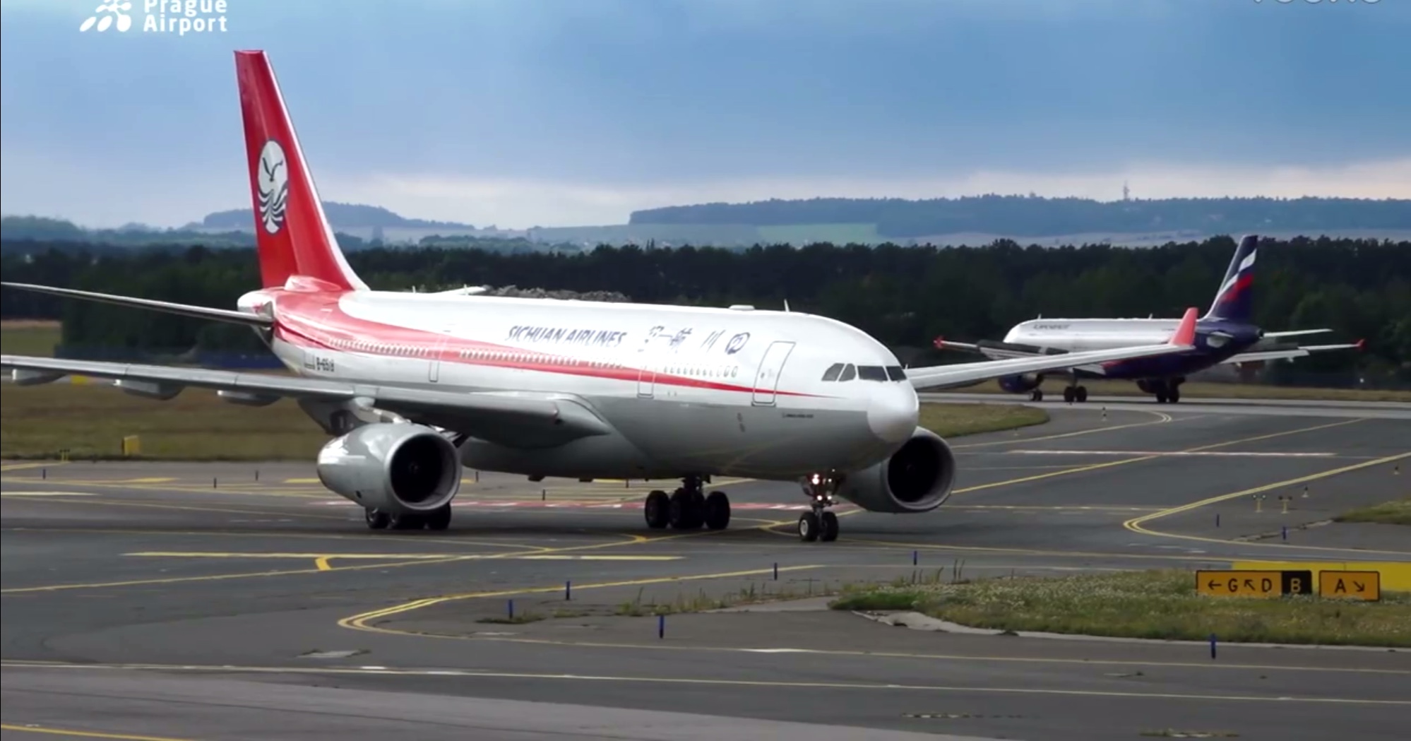  p>四川航空股份有限公司(sichuan airlines,简称"川航")的前身是四川