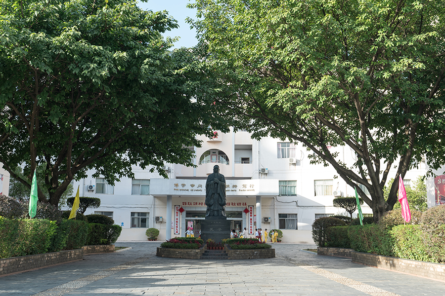 赣州市厚德外国语学校