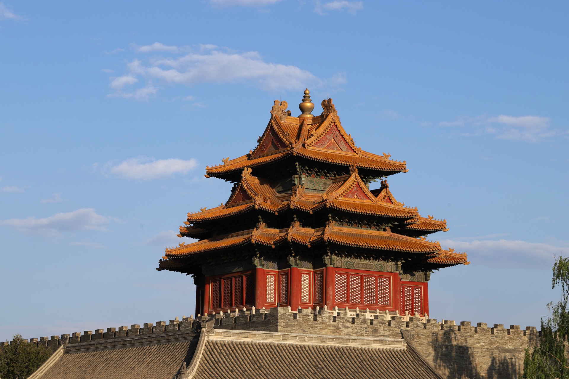  p>重檐是中国传统建筑之有两层或多层屋檐者.