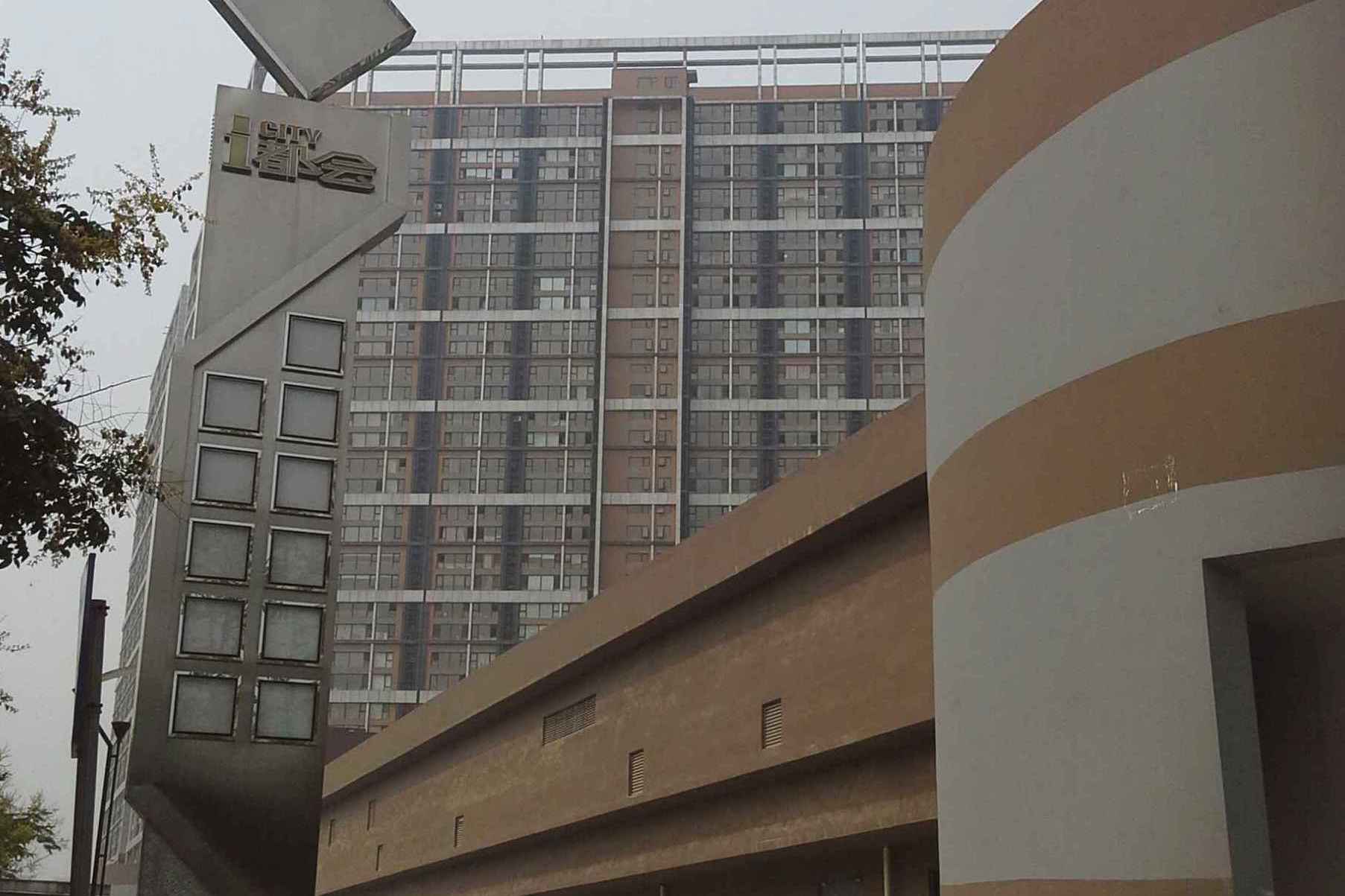  p>逸翠园二期i都会位于西安市雁塔高新,共计房屋4433户,小区物业公司