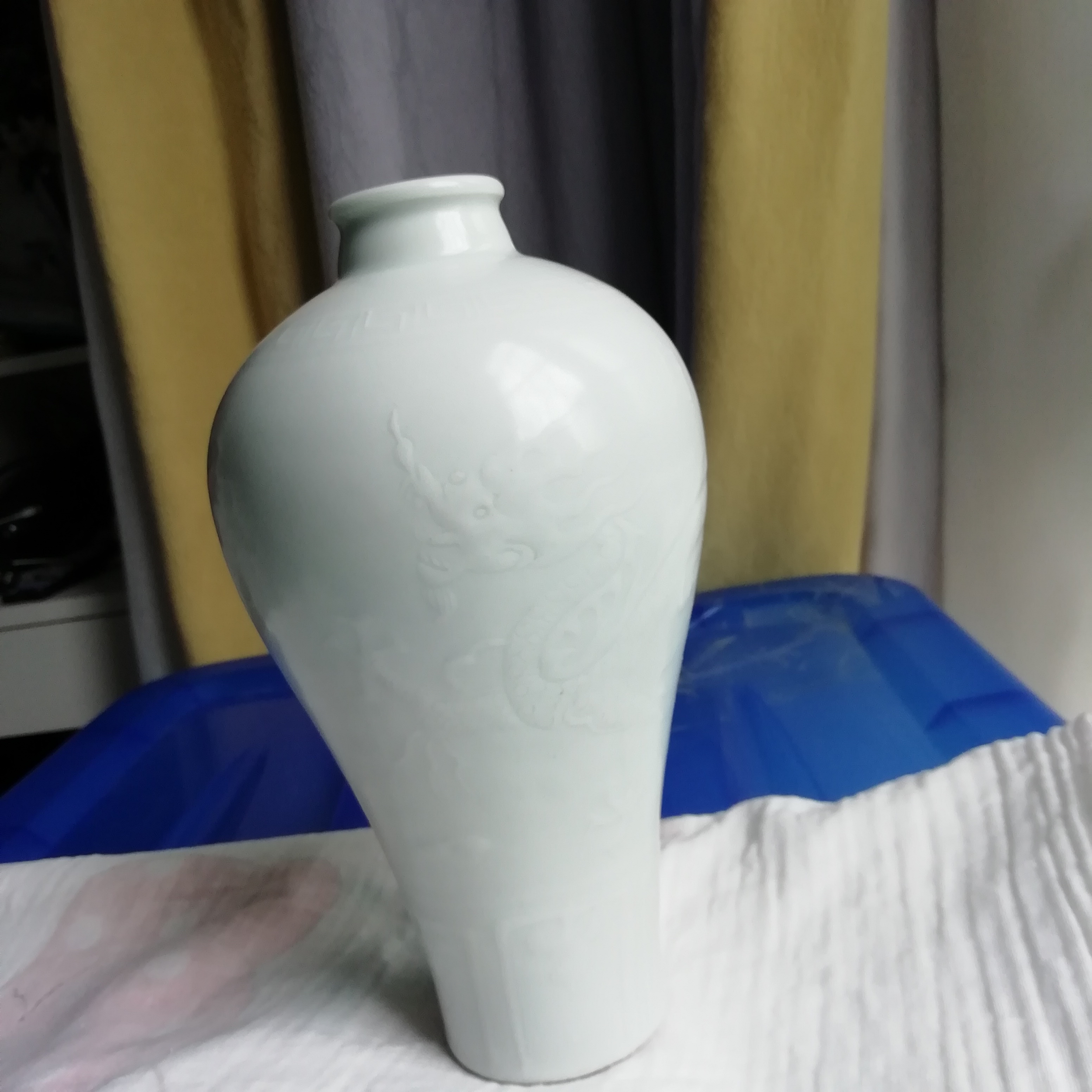  p data-id="gnbwgnhglz">卵白釉是枢府瓷的一种,——釉呈失透状,色