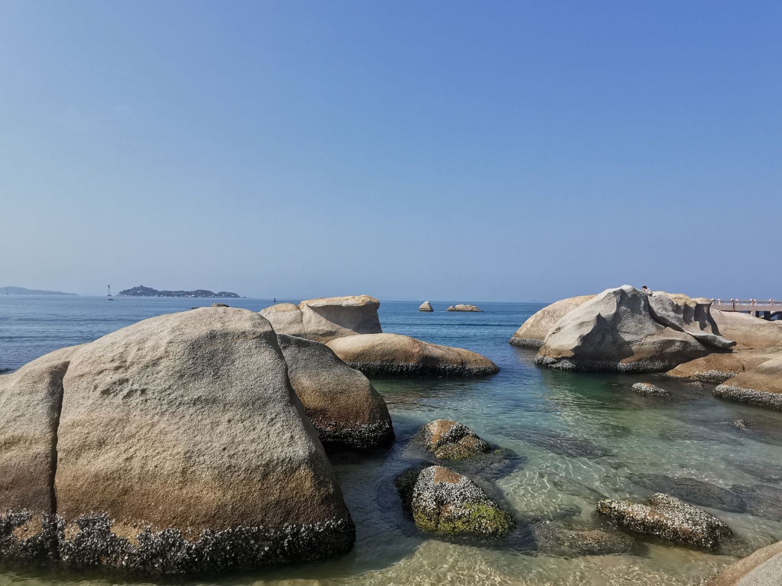 磨子石是巽寮湾十八景之一,也是巽寮浅海石林景观的典型代表. /p>