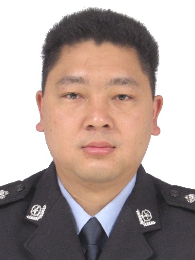  p>易忠雄,现任贵州省册亨县公安局党委委员,副局长,二级警长. /p>