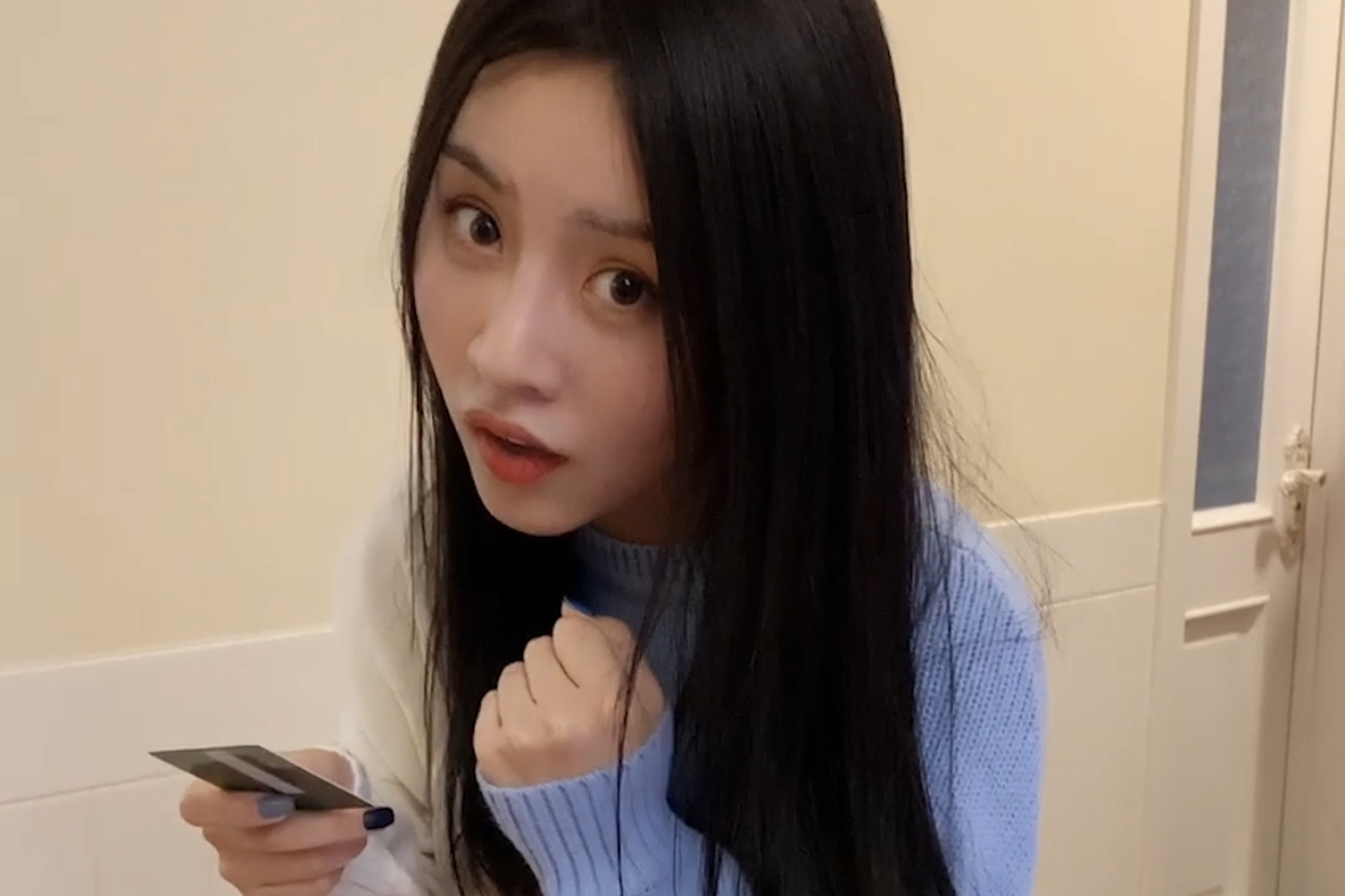  p data-id="thjduuxjwldw">祝晓晗,女,中国国